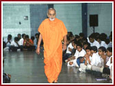 Glimpses of Swamishri in Convention