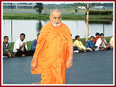 Glimpses of Swamishri in Convention