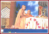 Glimpses of Swamishri in Convention