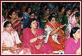 Devotees doing arti