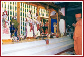 Swamishri's departure from Edison Temple