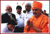 Swamishri at the airport greeting the devotees.