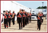 BAPS Youth Band from Dallas welcomes Swamishri