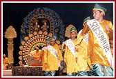 A special scriptural dance enchanted everyone. Balaks enjoyed intimacy with Swamishri