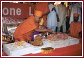 Swamishri's involved in Shilanyas Vidhi