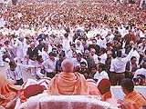 Thousands of devotees que up to donate alms generously, as part of the annual Joli festival