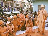 Shastriji Maharaj was able to tell the full story of the Mahabharat at the tender age of 10, at this very place - Pramukh Swami explaining to saints