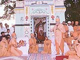 Preaching while visiting Joganiyo Mataji mandir
