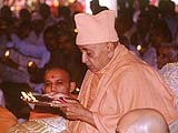 Performing Patotsav arti, inspite of a high fever. Badalpur