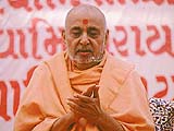 Chanting the Swaminarayan Dhun, Nadiad