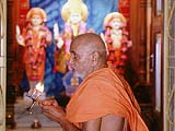 Performing arti of Thakorji at Khedbrahma mandi