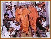 Devotees touching Swamishri's feet, Sarangpur