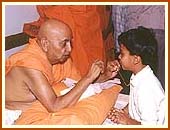Explaining the importance and meaning of the Kanthi to a child