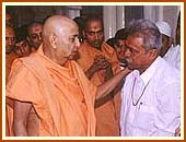Swamishri advising a devotee in Sarangpur