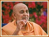 Enriching the assembly with divine  knowledge, Sarangpur