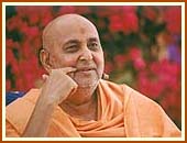 Enriching the assembly with divine  knowledge, Sarangpur