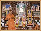 Arti of murtis to be installed at Sabarmati mandir, 
      Amdavad