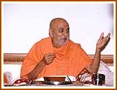 Swamishri having lunch