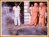 Seeing how jaggery is being made, Gondal