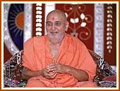 Swamishri in a lighter mood, Navsari