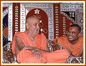 Swamishri in a lighter mood, Navsari