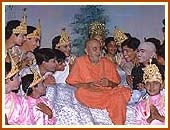 Swamishri with children