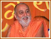 Joyful interactions of Swamishri during a spiritual 
      camp for volunteers(Divya Sannidhi Parva), Sankari