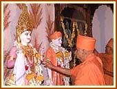 Shri Akshar Purushottam Swaminarayan Mandir,
        Murti Pratishtha ceremony,