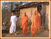 Swamishri, after sanctifying a  tribal's hut, Jamlapada, 2 May 1999