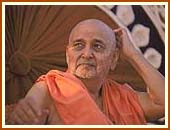 Swamishri in a contemplative mood, Kosamba, 5 May 1999