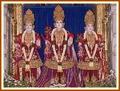 Shri Dham, Dhami and Mukta at Shri  Akshar Purushottam Swaminarayan Mandir, Mumbai