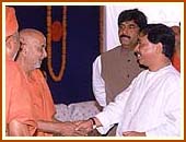 With Chief Minister of Maharashtra Mr. Rane and Mr. Munde, Mumbai, 13 May 1999