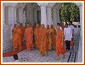 Doing pradakshina of Thakorji, Atladra mandir