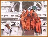 After doing the darshan of Thakorji
