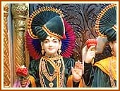Harikrishna Maharaj, Atladra mandir