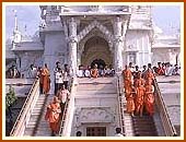Descending the mandir steps,  Atladra