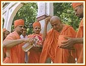 Sprinkling the holy water of Gomti pond, Vadtal