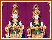 Beautifully adorned Akshar Purushottam Maharaj, Mahelav