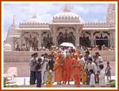 Swamishri at Mahelav mandir