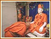 Deep reverance for  Shastriji Maharaj on his birth place, Mahelav, 9 July, 1999