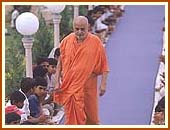Devotees chanting bhajans during morning walk, Mahelav