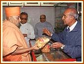 Swamishri at Shayona stores run by volunteers