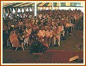 4000 devotees and well-wishers attended the Murti Pratishtha assembly