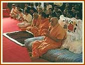 Singing Thal during Annakut at the Swaminarayan mandir