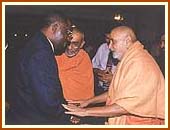The Vice President, Hon. Justin Malewezi, welcomes Swamishri to Malawi