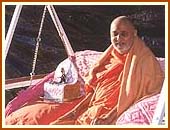 Swamishri blessing and guiding the devotees with profound compassion 