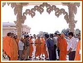 Visiting and observing the portal and carvings of the newly built Mandir, 22 Aug 99