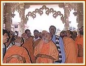 Visiting and observing the portal and carvings of the newly built Mandir, 22 Aug 99