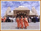 Descending the central steps of the Mandir, 27 Aug 99