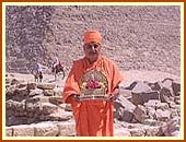 With Lord Harikrishna Maharaj  before the pyramids and sphinx of Giza. 1 Sept 99
